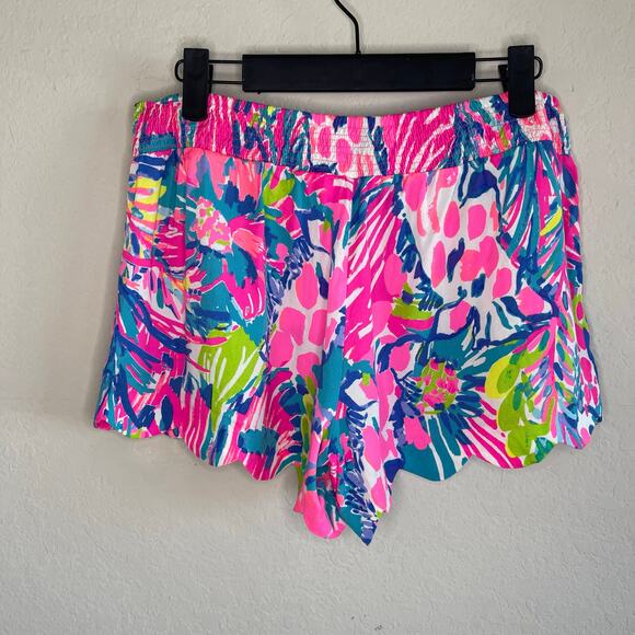 Lilly Pulitzer Dahlia Shorts Scalloped Hem Smocked Detail - Size M - Picture 2 of 6